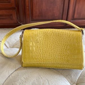 LIZ CLAIBORNE faux patent handbag in pistachio.